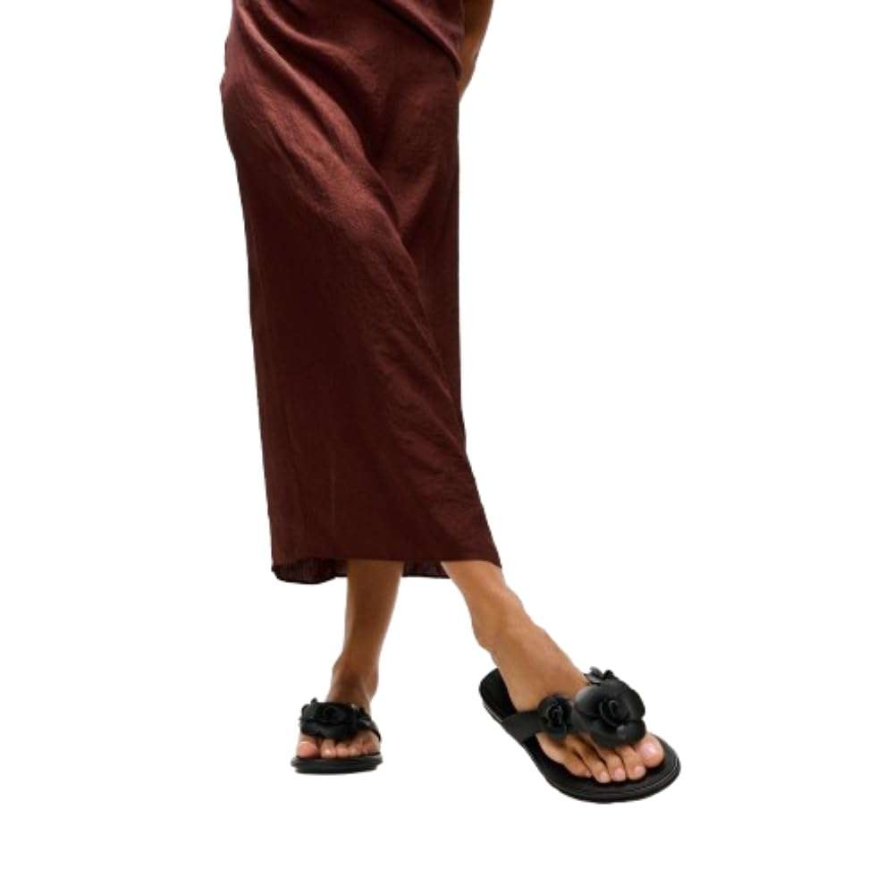 FitFlop Gracie Flower Leather Flip-Flops Sandals, Color: Black, Size: 7 (A4A-001-050) 3