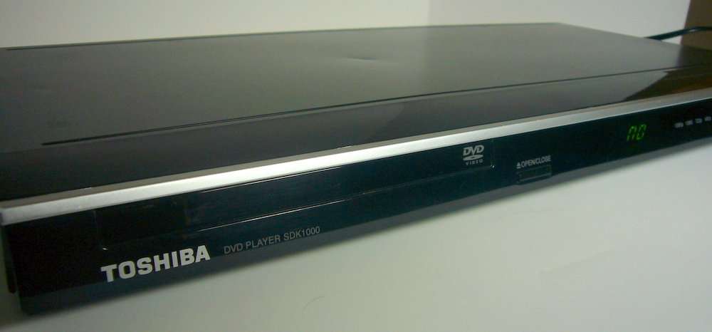 Toshiba SDK1000 DVD Player with 1080p Upscaling 2