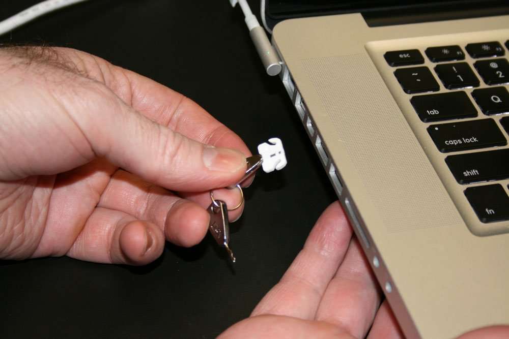 FJM Security FJM-0916 USB Port Locks, Pack of 10, Secure Your Data, USB Blocker with Key, Antitheft Locking Devices 5