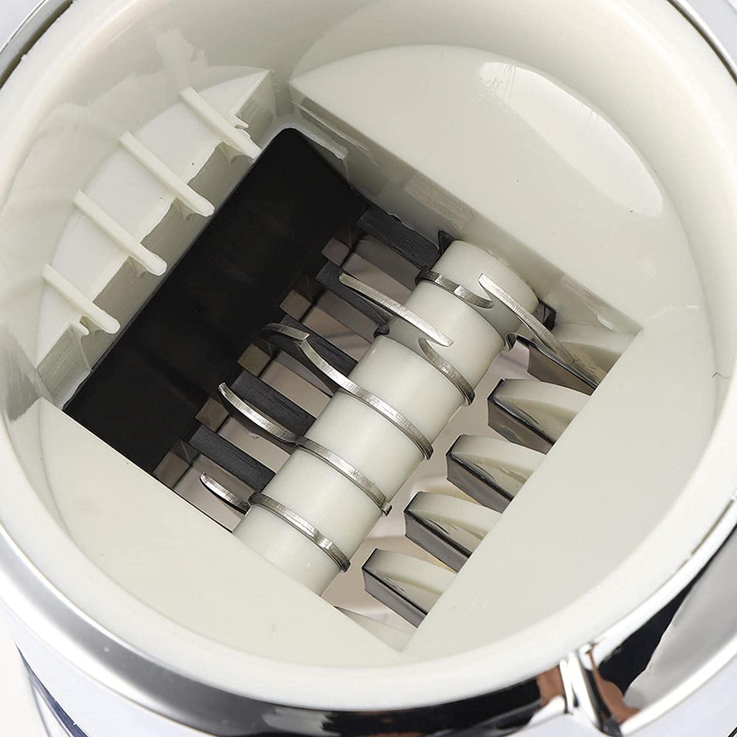 Montavo by FnS Stainless Steel Ice Crusher Manual Machine with Stylish Mirrored Finish Includes a Scoop and Ice Tray 4