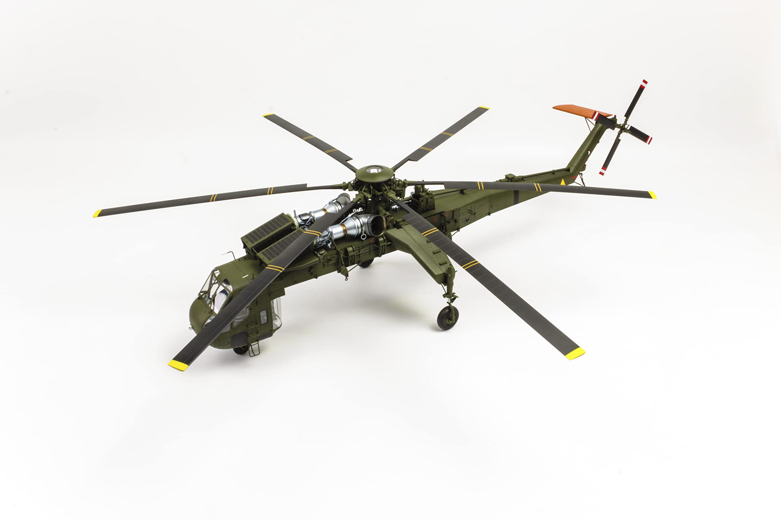 ICM 53054 — Sikorsky CH-54A Tarhe, US Military Heavy Helicopter Model Kit — Plastic Model Kit in 1:35 Scale — Highly-Detailed Replica of The Original Sikorsky CH-54A Tarhe 3