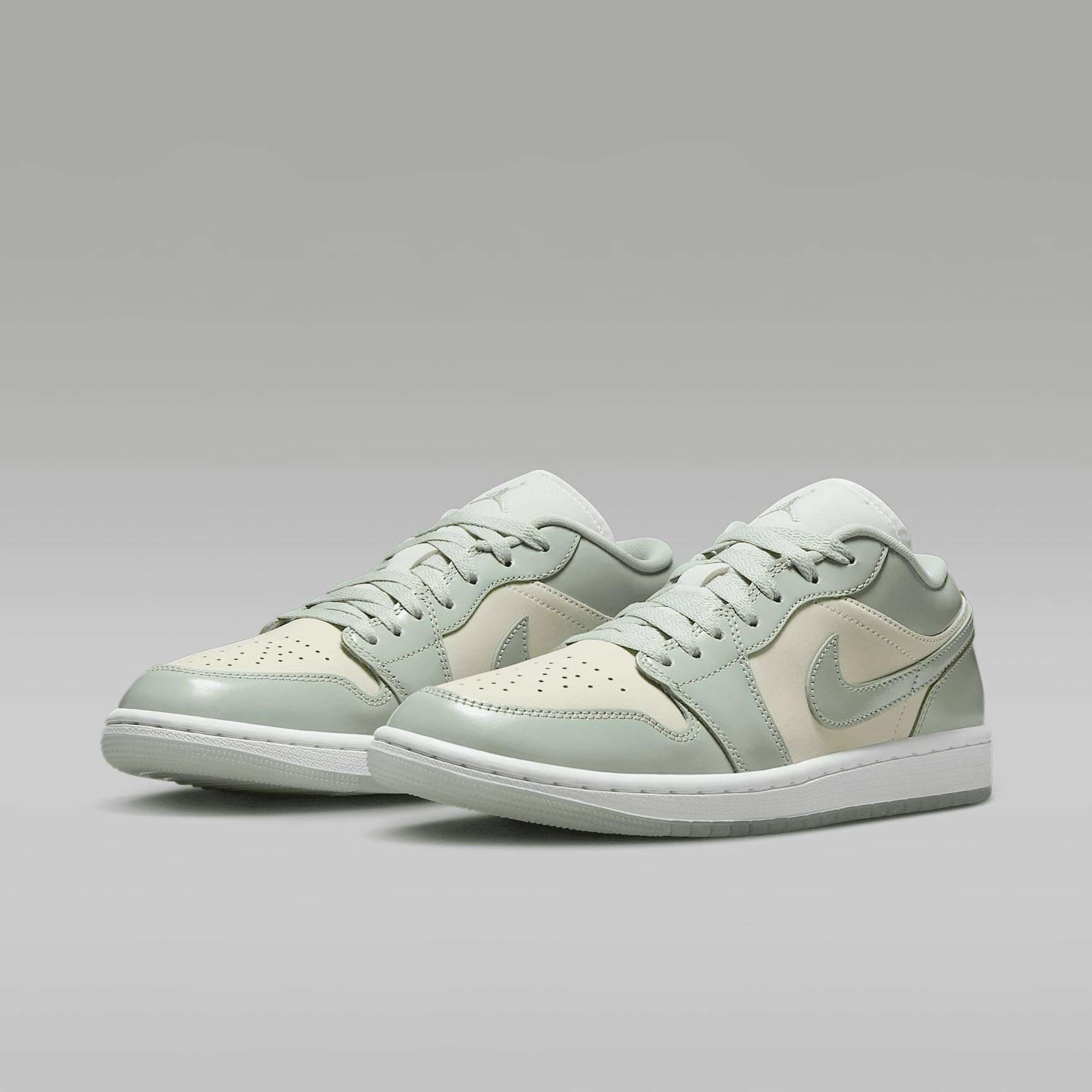 W AIR JORDAN 1 LOW SE "SAIL/SEAFOAM-METALLIC SILVER-WHITE" 6