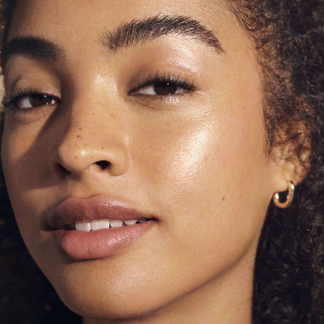 Lumene [Valo] Nordic-C Glow Boost Essence - Hydrating and Brightening Serum with Vitamin C, Hyaluronic Acid + Arctic Cloudberry for Visibly Radiant Skin - Vegan + Suitable for All Skin Types (30 ml) 4