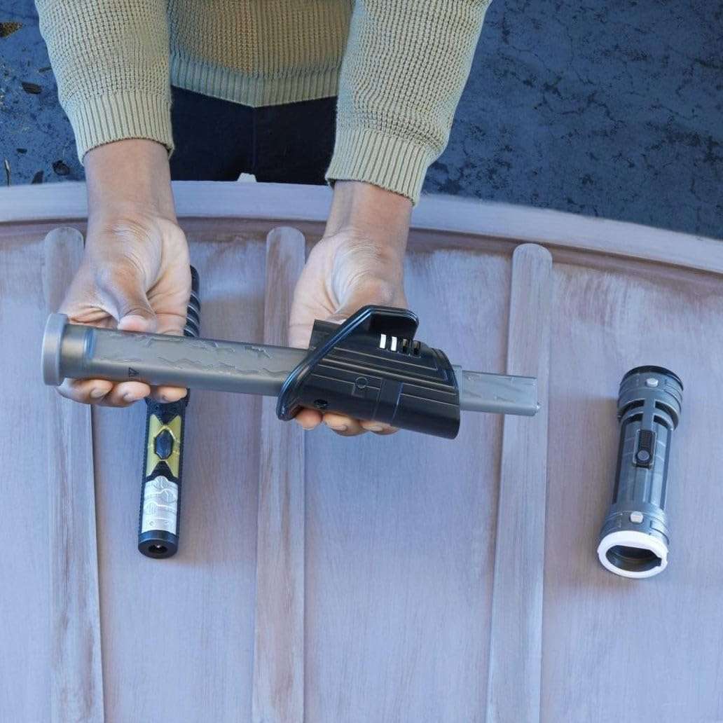 STAR WARS Lightsaber Forge Darksaber Electronic Extendable Black Lightsaber Toy, Customizable Roleplay Toy for Kids Ages 4 and Up (Amazon Exclusive) 2