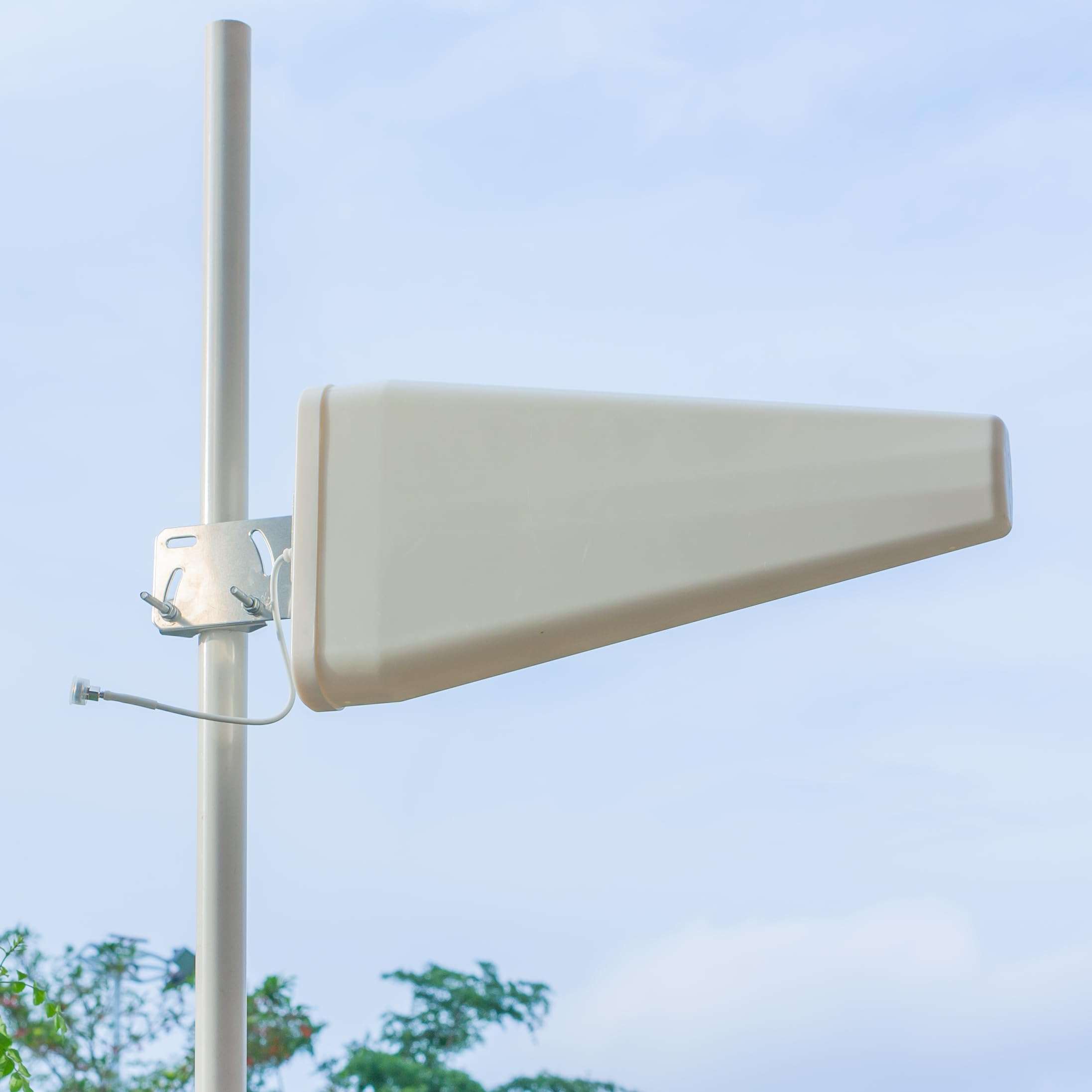 12dBi Log Periodic External Antenna 5G/4G LTE 700-3700MHz Antenna for T-Mobile, Verizon, and Cellular Networks | 10ft Cable SMA/RP-SMA/TS9 | Ideal for Internet and Cell Phone Signal Boosting 6