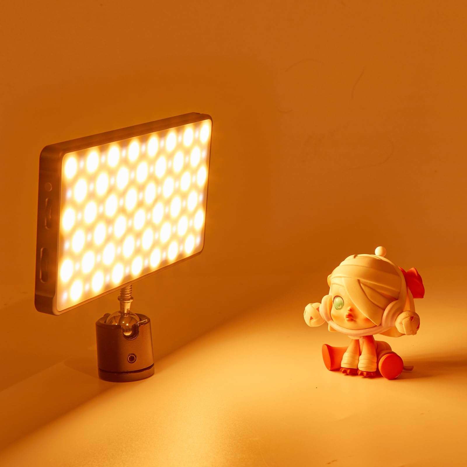 SIGI RGB-S1 Mini Fill Light for Camera Shooting, LED Fill Light for Mobile Phone Shooting, Carry-on Fill Light for Outdoor outings, RGB Color Light, White and Yellow Temperature 6