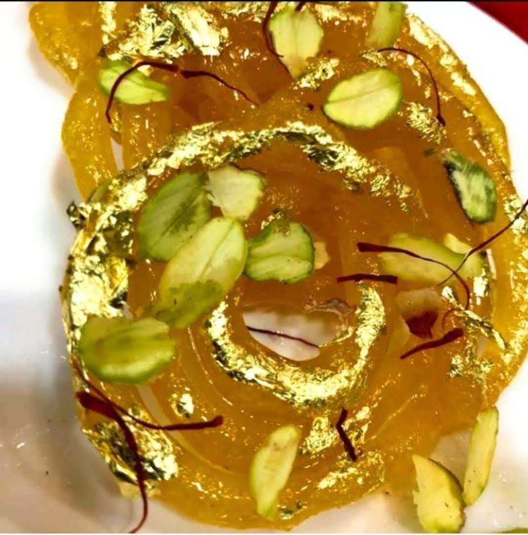 Gold leaf company Pure Gold Leaf/Gold Vark/Gold waraq (100.pcs) Sheet 24K Gold Leaf Leaves Foil for Edible Finest Gold Leaves Food Gilding Facial Beauty Spa Size(2 X 3 Inch_ 5