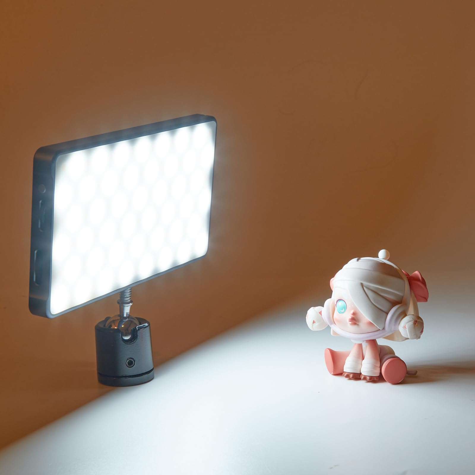 SIGI RGB-S1 Mini Fill Light for Camera Shooting, LED Fill Light for Mobile Phone Shooting, Carry-on Fill Light for Outdoor outings, RGB Color Light, White and Yellow Temperature 5