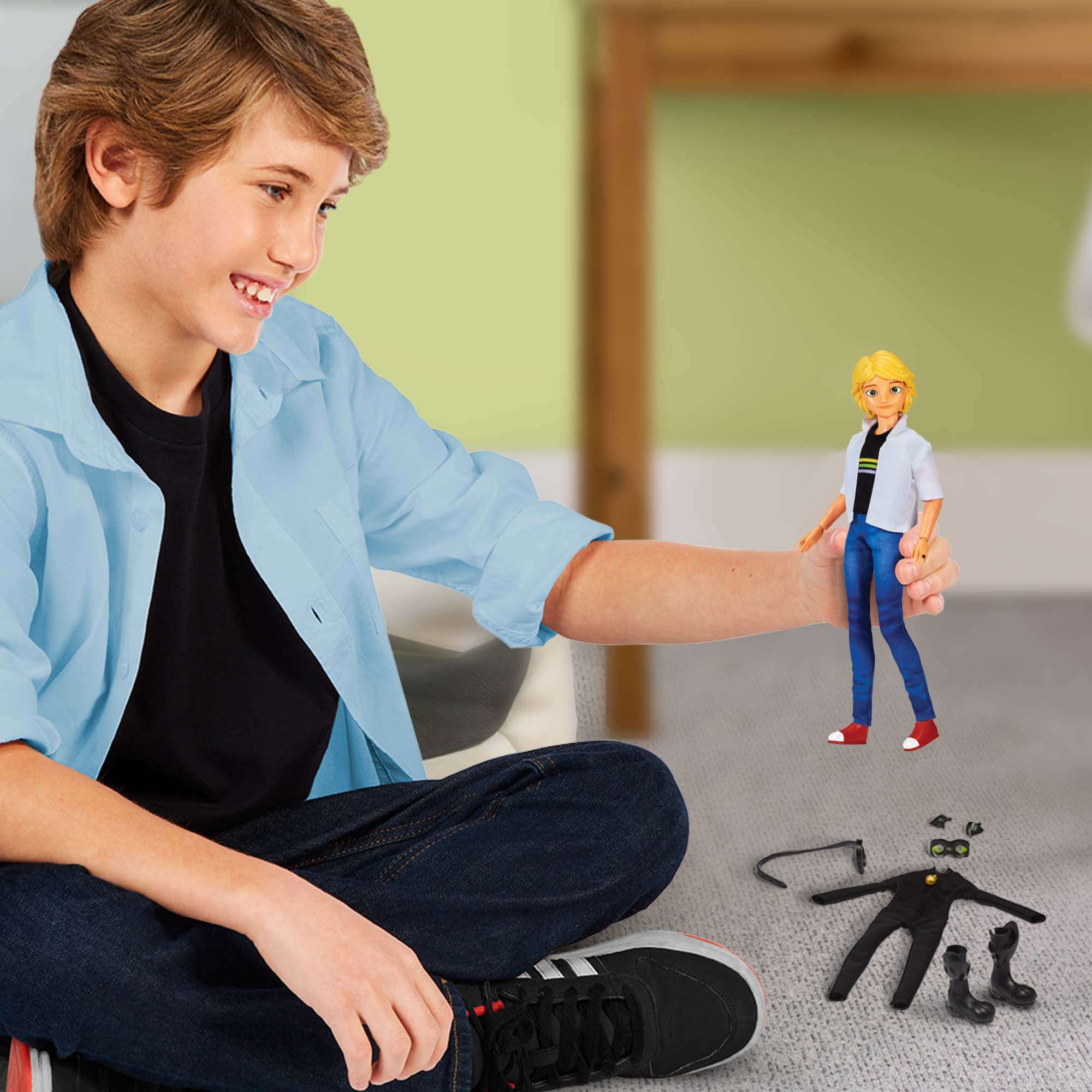 Miraculous: Tales of Ladybug and Cat Noir Adrien to Cat Noir Secret Superhero Fashion Doll with Accessories, 50358 3