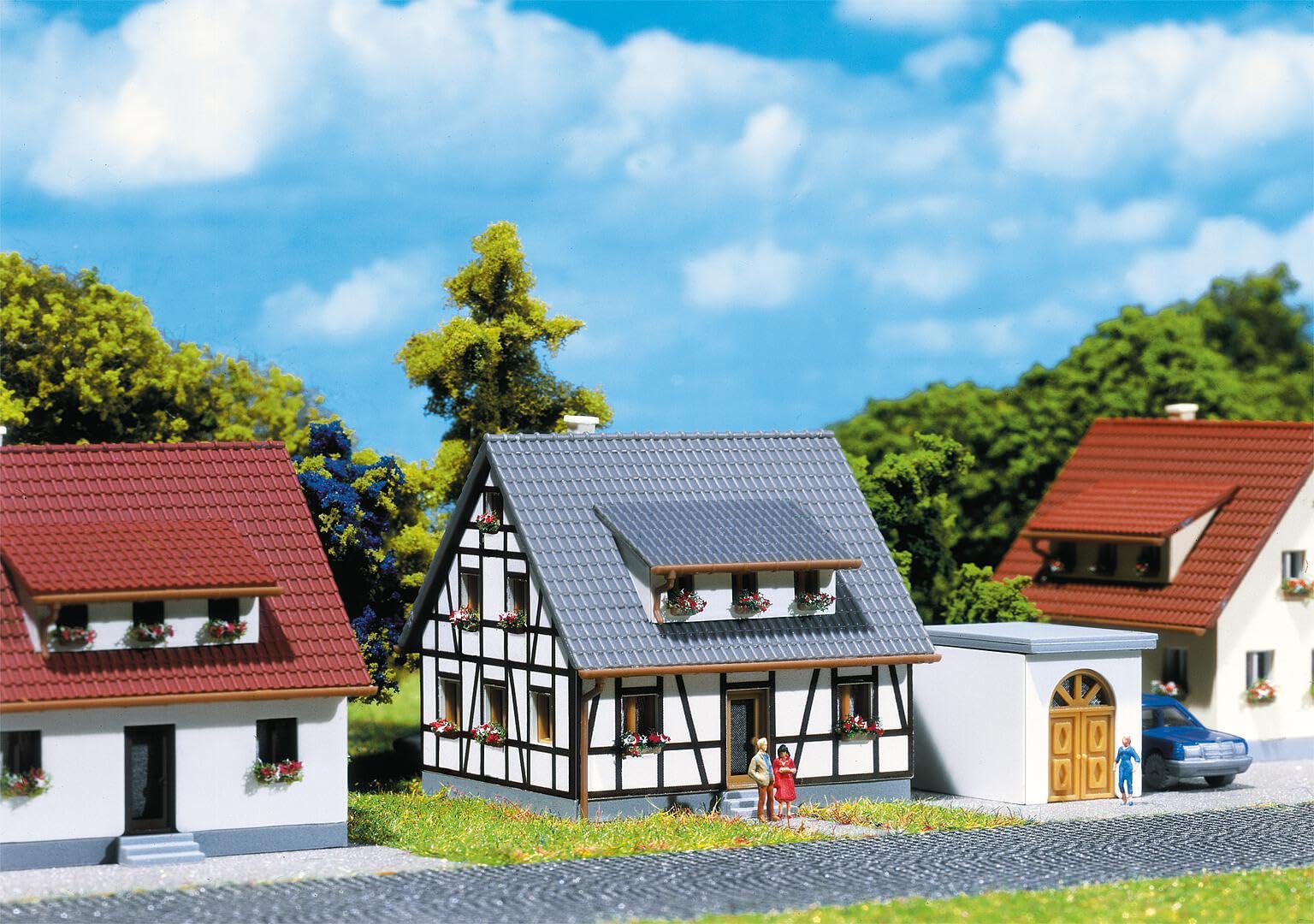 Faller 282760 Half-Timbered House Z Scale Building Kit, Blue 4