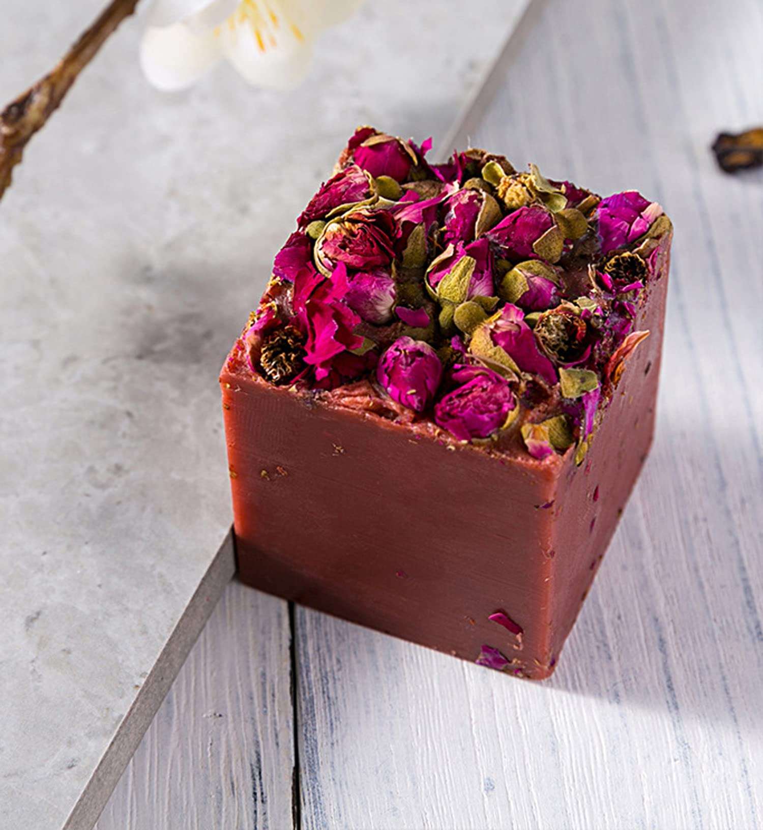 T-shin Rose Flower Botanical Soap Bar,110G Handmade Natural Rose Essential Oil Floral Face Body Soap,Moisturizing Artisanal Scented Bath Soap Gift with Blistering Net for Men & Women (Rose) 3