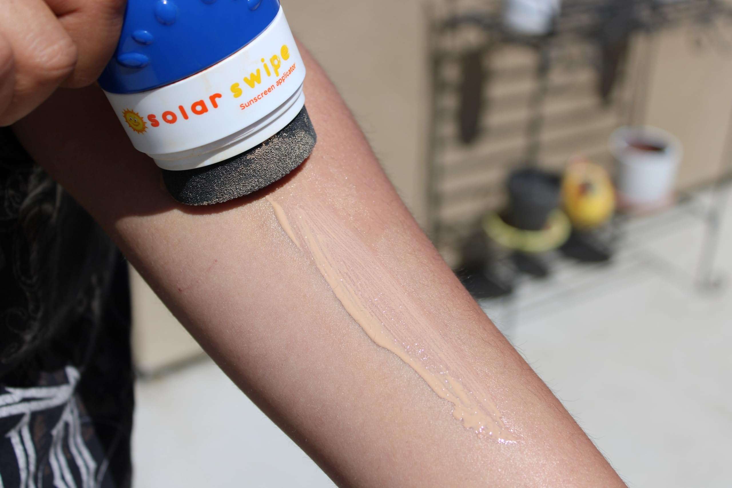 Solar Swipe Sunscreen Applicator for Kids and Adults, Portable, Washable, Easy on the Go Sunscreen Application for Any Age and Skin (Blue Green) 5