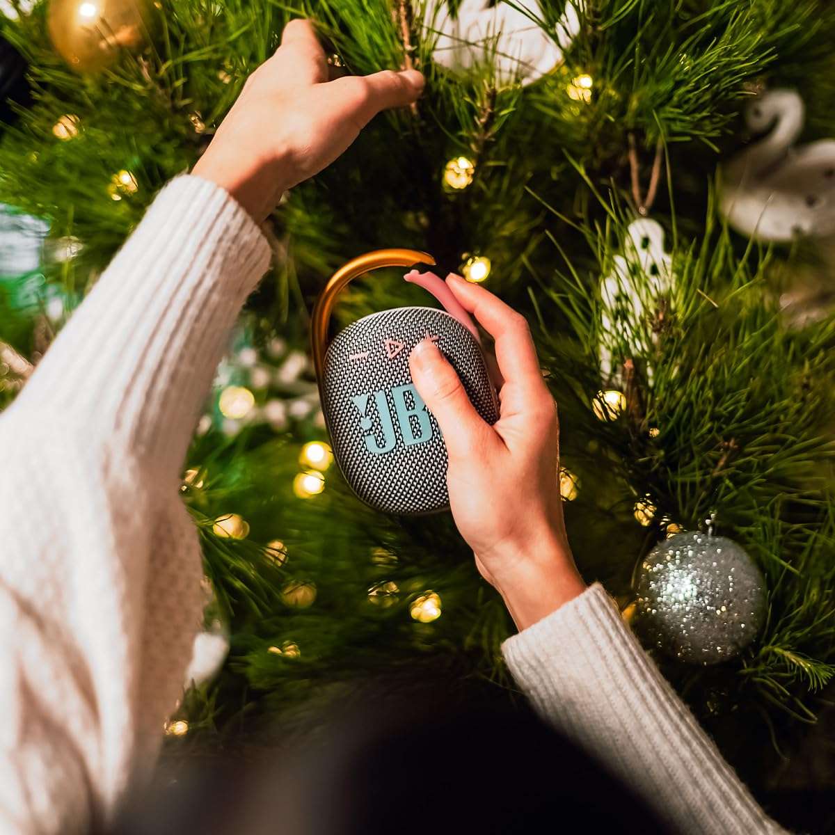 JBL Clip 4 - Portable Mini Bluetooth Speaker, big audio and punchy bass, integrated carabiner, IP67 waterproof and dustproof, 10 hours of playtime, speaker for home, outdoor and travel (Grey) 2