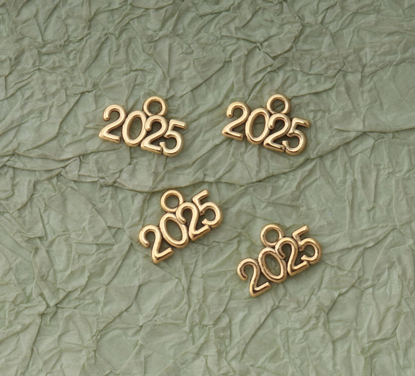 Ruwado 50 Pcs 2025 Year Jewelry Making Kits Metal Small Signet 1.4 x 0.9 cm Cute Kits for Bracelet Necklace Earring Keychain Crafting DIY Graduation Tassel Parties Decoration (Antique Gold) 6