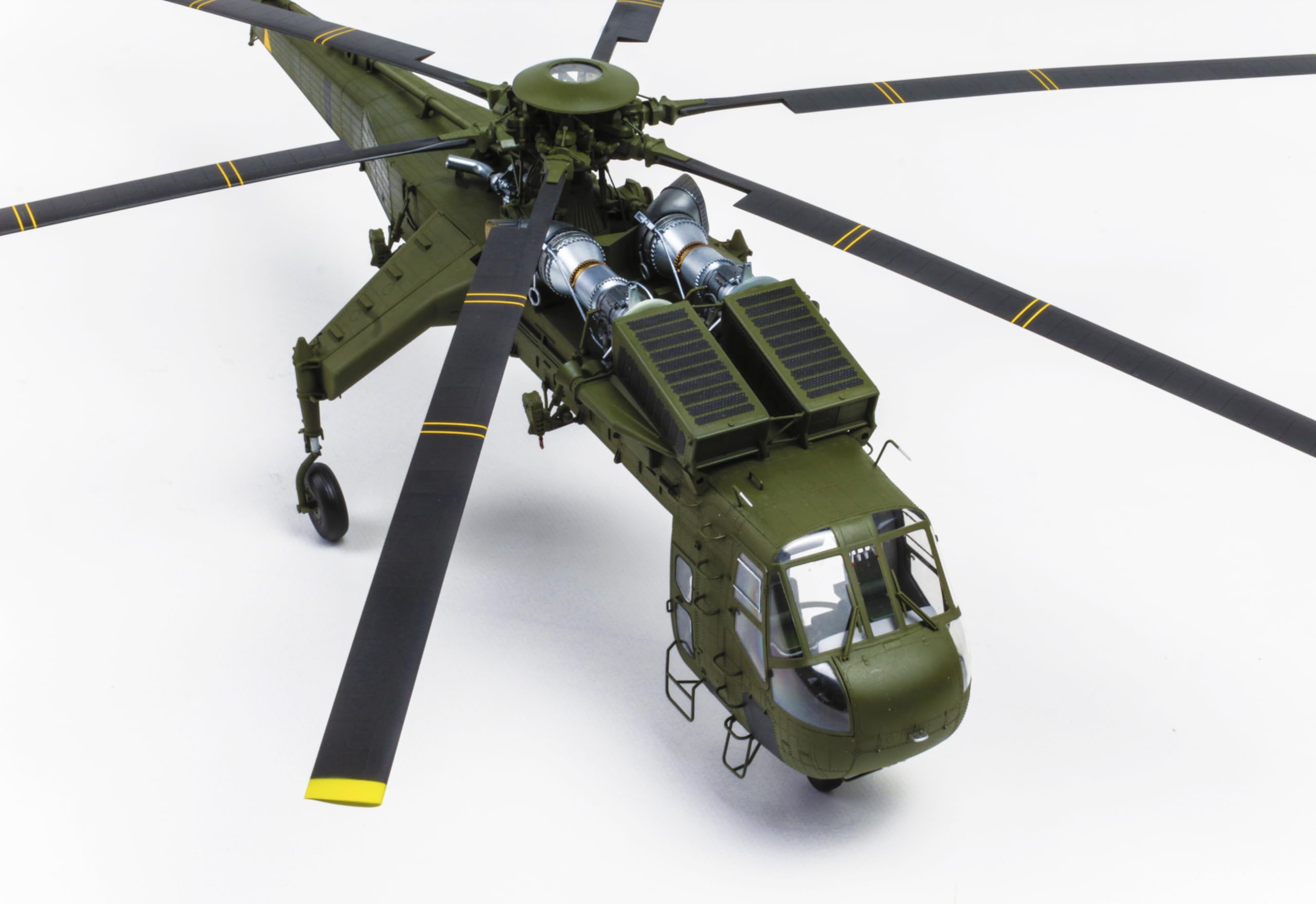 ICM 53054 — Sikorsky CH-54A Tarhe, US Military Heavy Helicopter Model Kit — Plastic Model Kit in 1:35 Scale — Highly-Detailed Replica of The Original Sikorsky CH-54A Tarhe 4