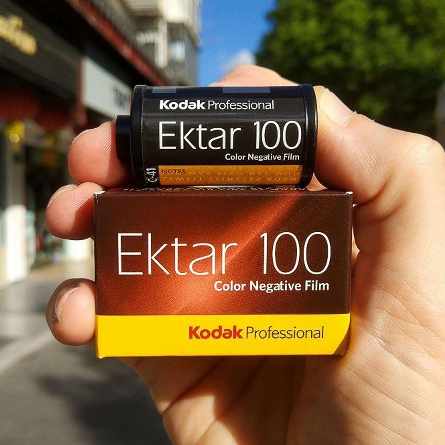 Kodak Ektar 100 35mm Film 4-Pack – ISO 100, 36 Exposure Color Film for 35mm Film Camera – Includes Balveli Premium Microfiber Cloth 6