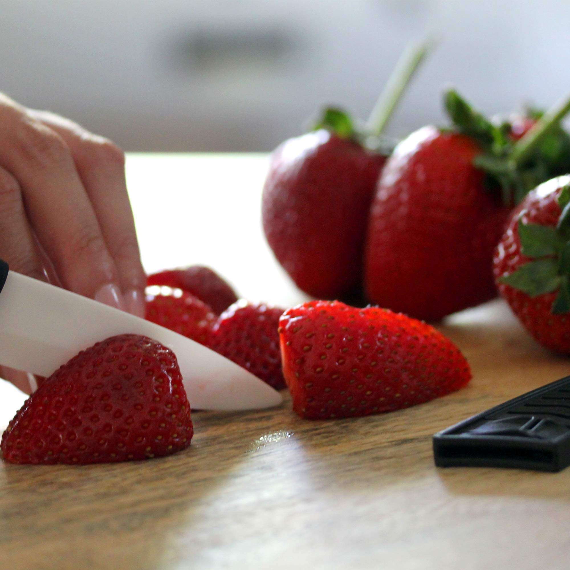 Miracle Blade IV World Class Professional Series White Ceramic 7-piece Knife Set with Protective Blade Covers 4