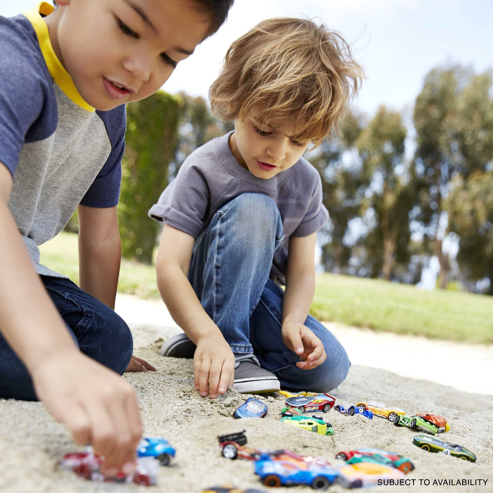 Hot Wheels 10 Cars Gift Pack, Assorted Metal Cars, Multicolor 3