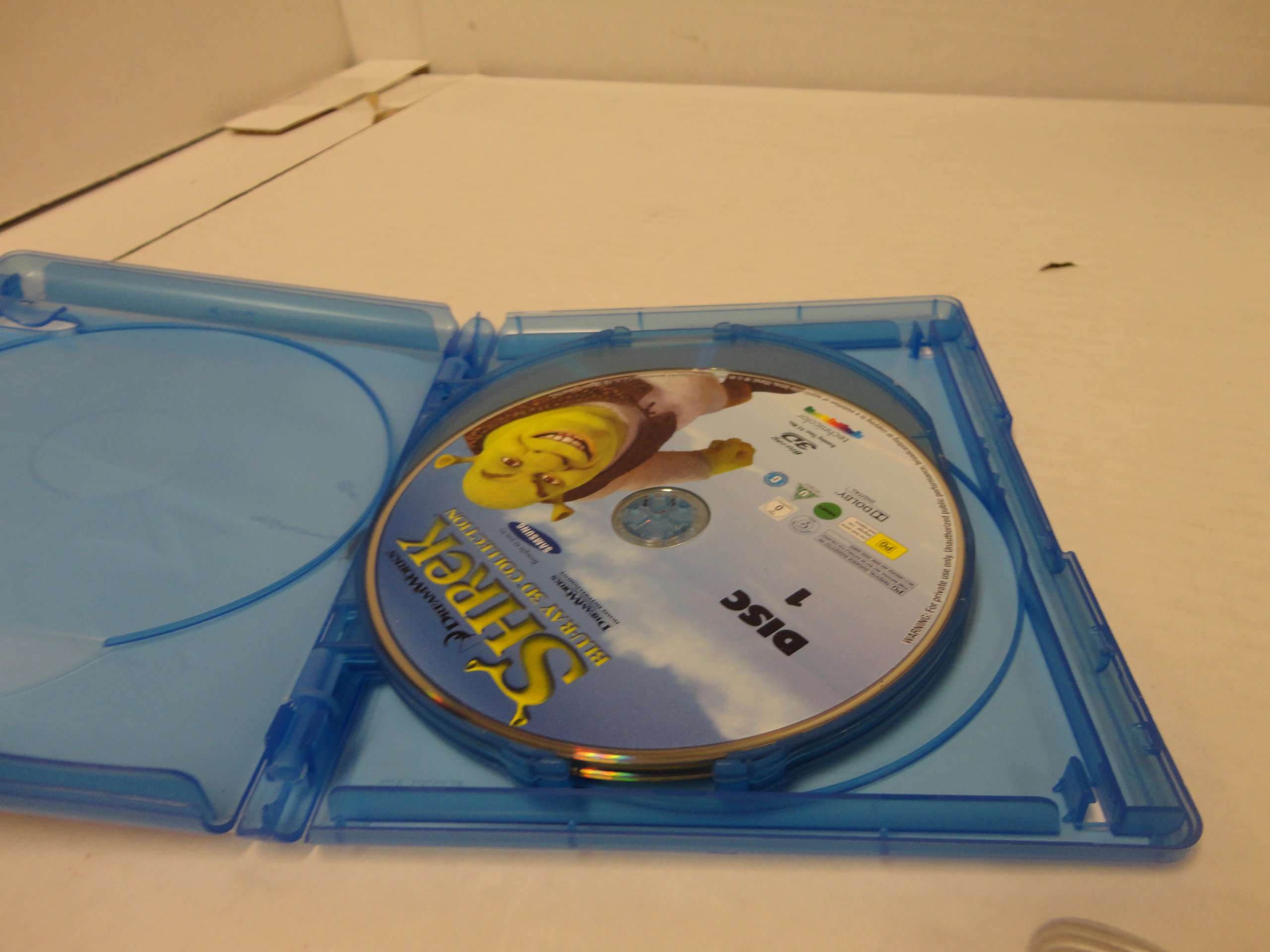 Samsung SSG-P2100S/ZA Shrek 3D Starter Kit - White (Compatible with 2010 3D TVs) 3