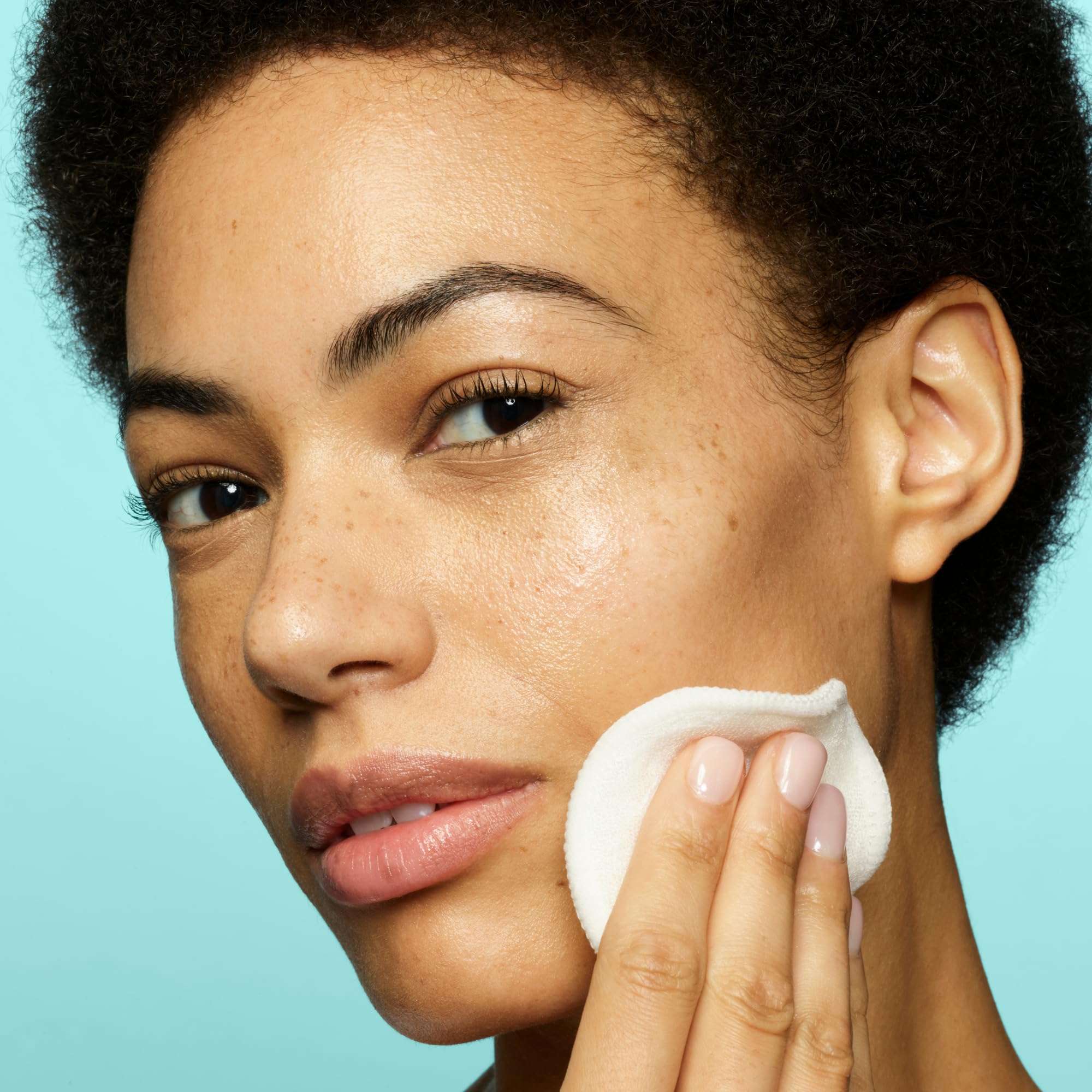 Liz Earle Instant Boost Skin Tonic Face Toner - Hydrating Facial Toner for Dry Skin Enriched with Aloe Vera, Soothing Calendula & Vitamin E to Refresh and Revitalize Complexion (200 ml) 4