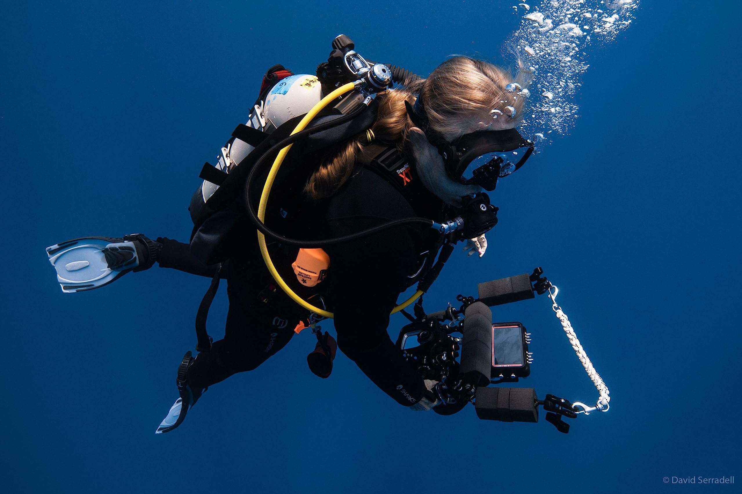 Nautilus Lifeline Marine Rescue Waterproof GPS Bundled with a Silicone Pouch and a Lanyard with Two D-Rings 4