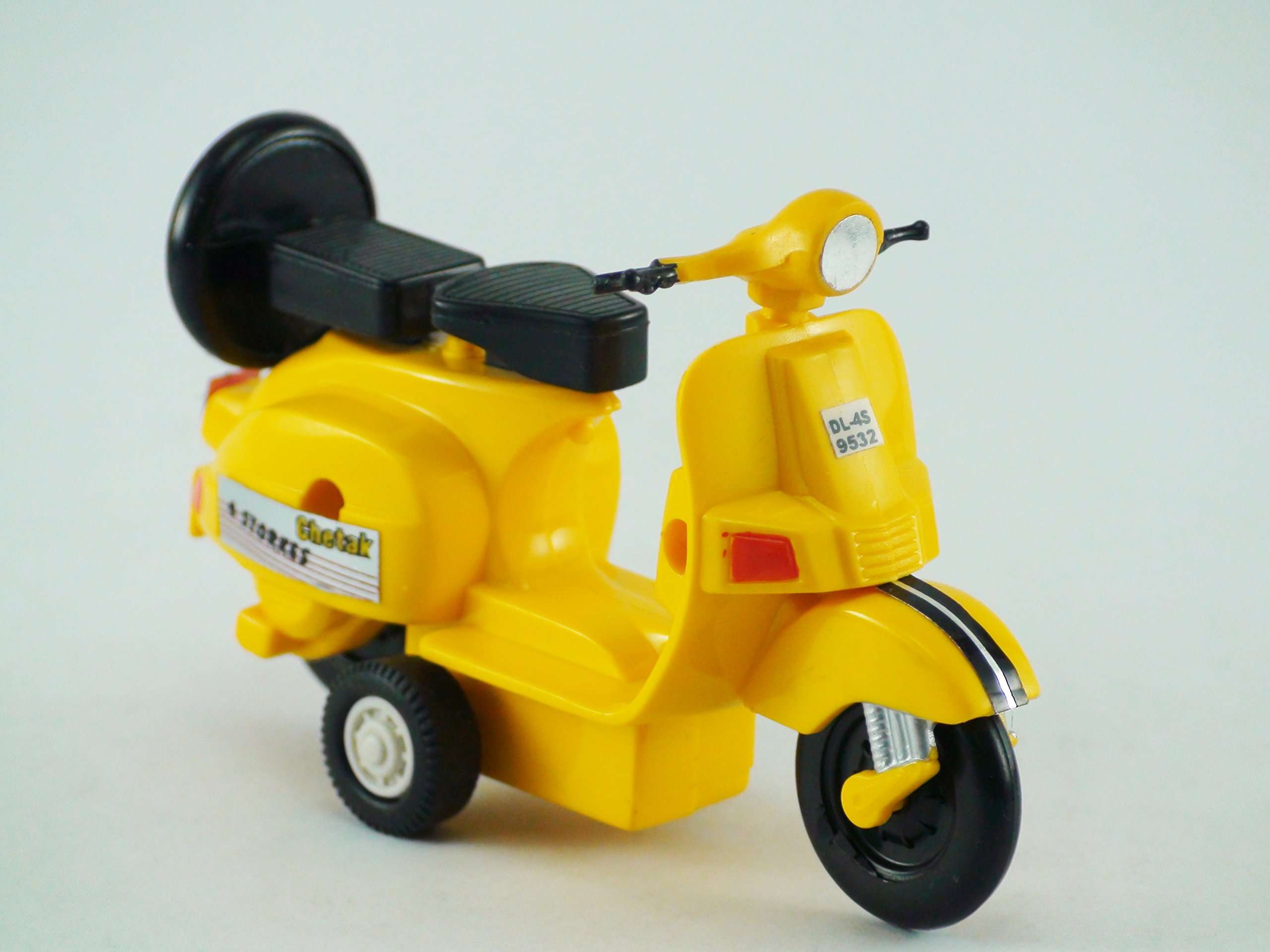 Centy Toys Attractive & Model of Famous Baby Chetak Scooter (100/35/65 mm in L/B/H Approx ) ( Yellow Color ) 3