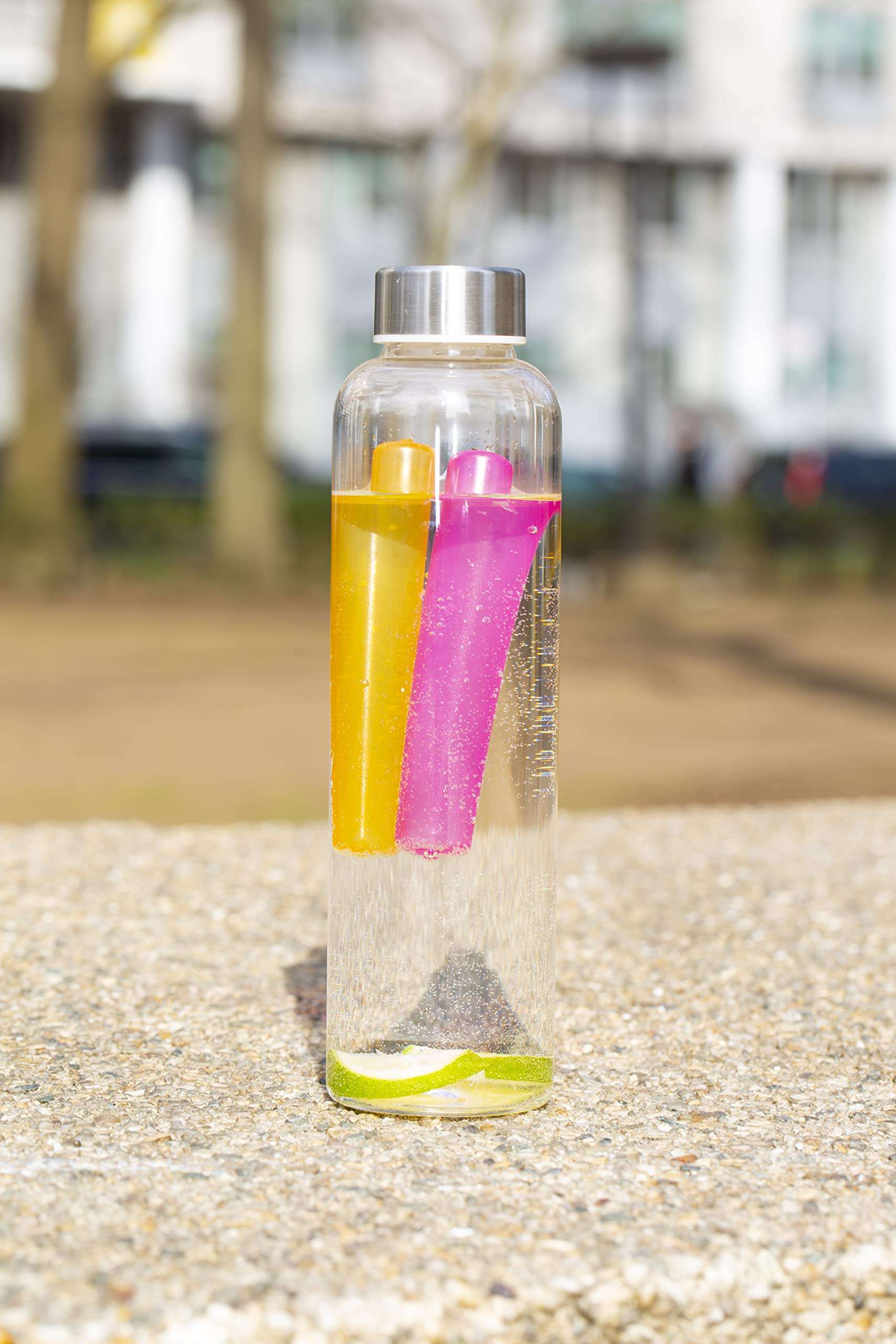 Kikkerland Colorful Reusable Plastic Ice Cubes, Washable Freezable Plastic Ice Cubes Sticks, Set of 8, Suitable for Drinks, Water Bottle, Whiskey & Wine 4