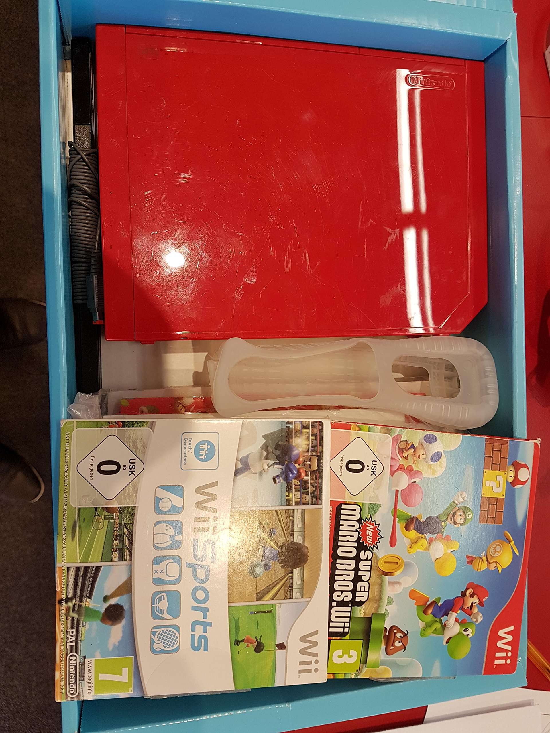 Nintendo Wii Console (Red) 2