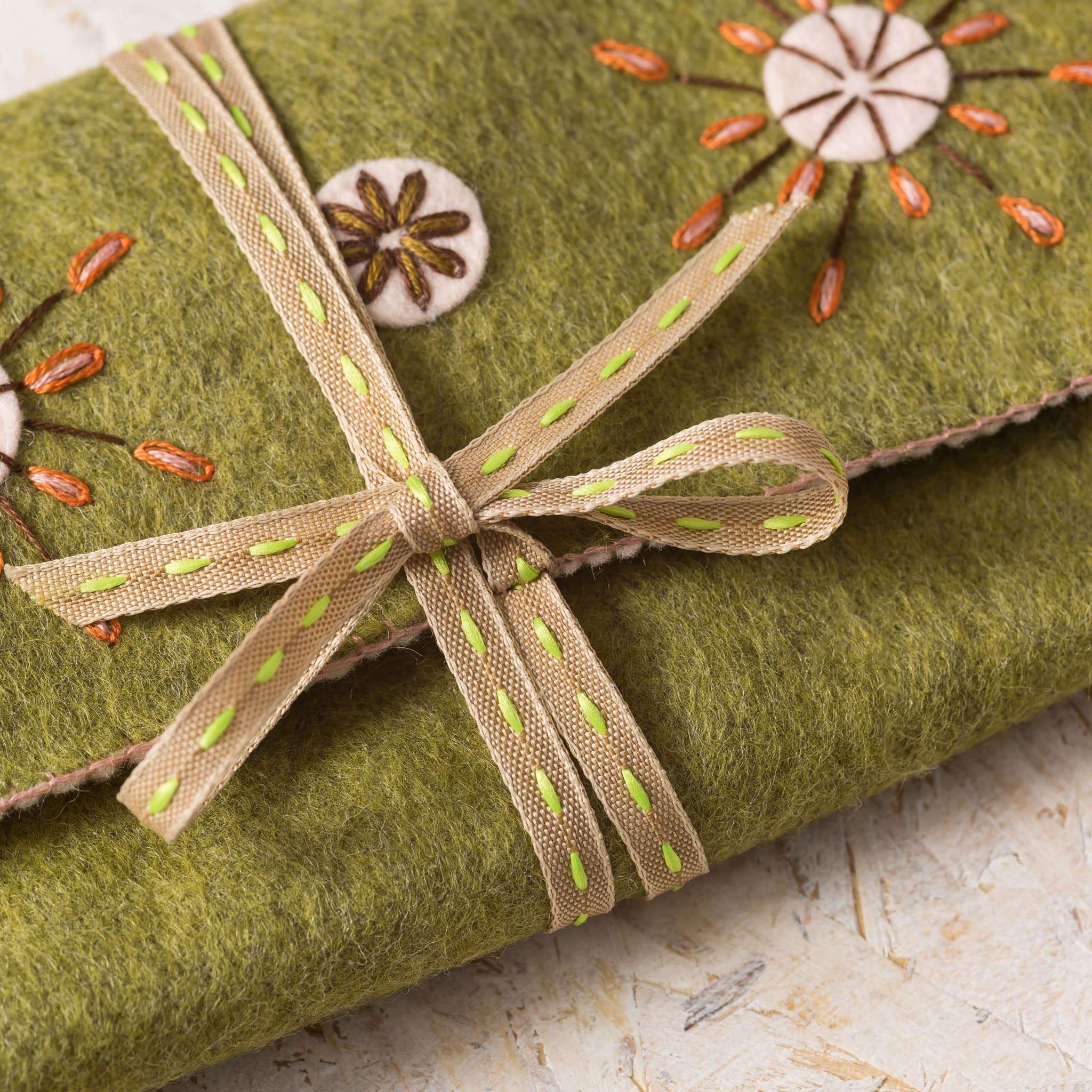 Corinne Lapierre Sewing Roll Felt Craft Kit 4