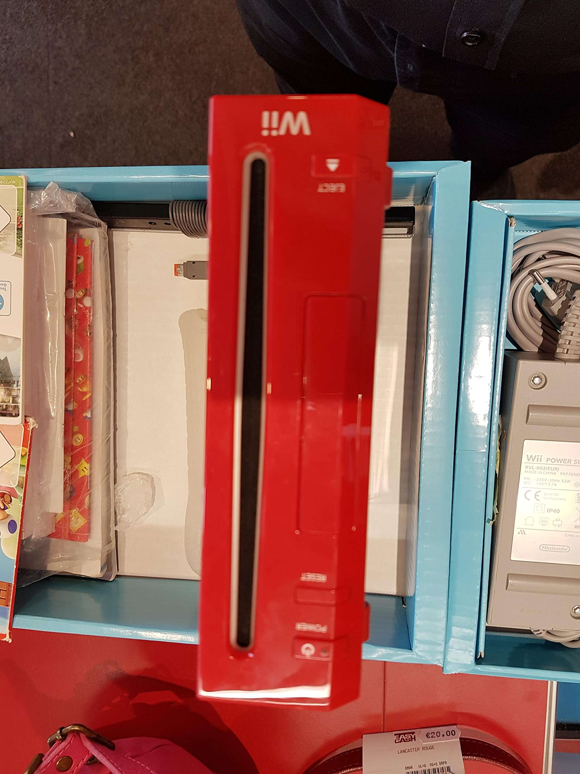 Nintendo Wii Console (Red) 4