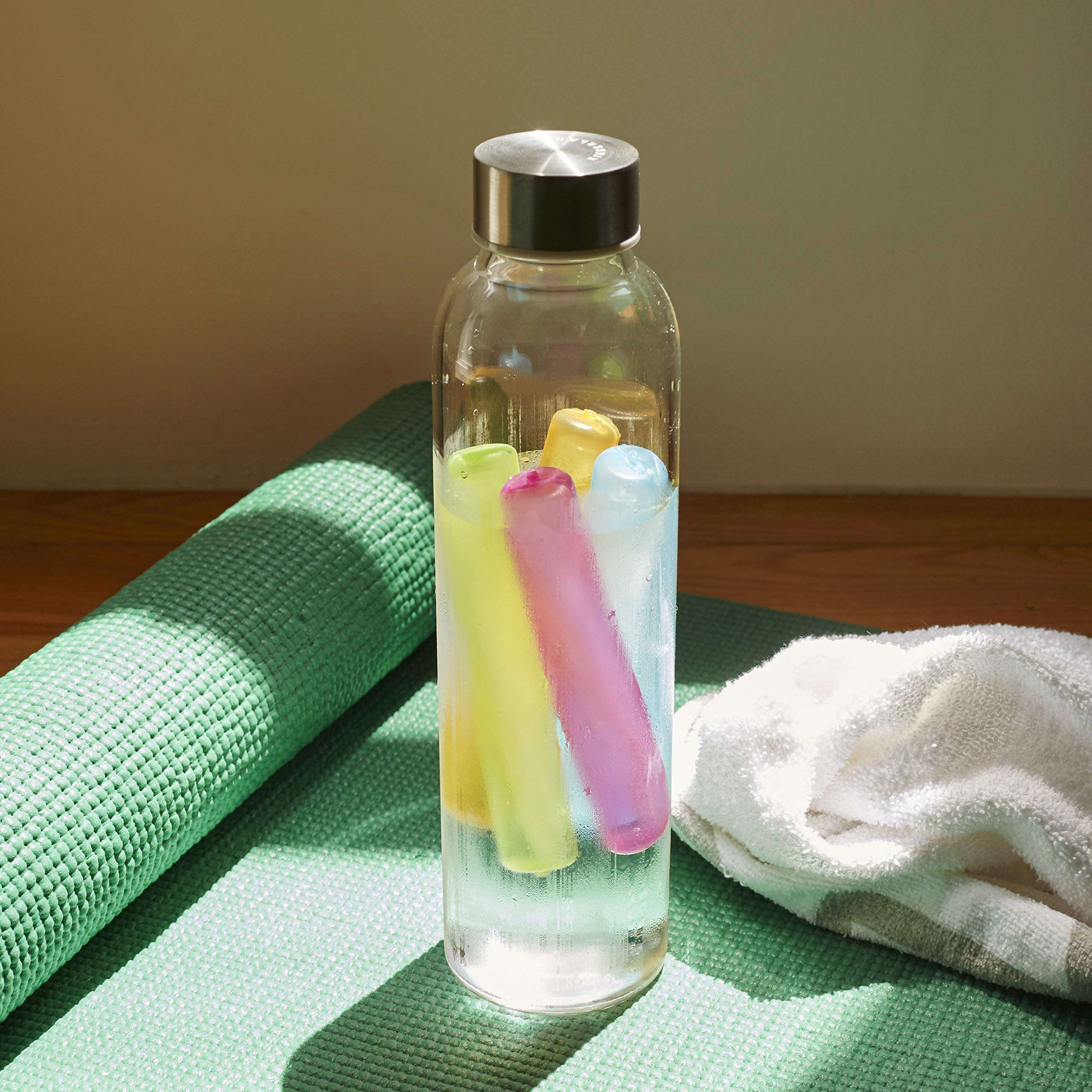 Kikkerland Colorful Reusable Plastic Ice Cubes, Washable Freezable Plastic Ice Cubes Sticks, Set of 8, Suitable for Drinks, Water Bottle, Whiskey & Wine 3