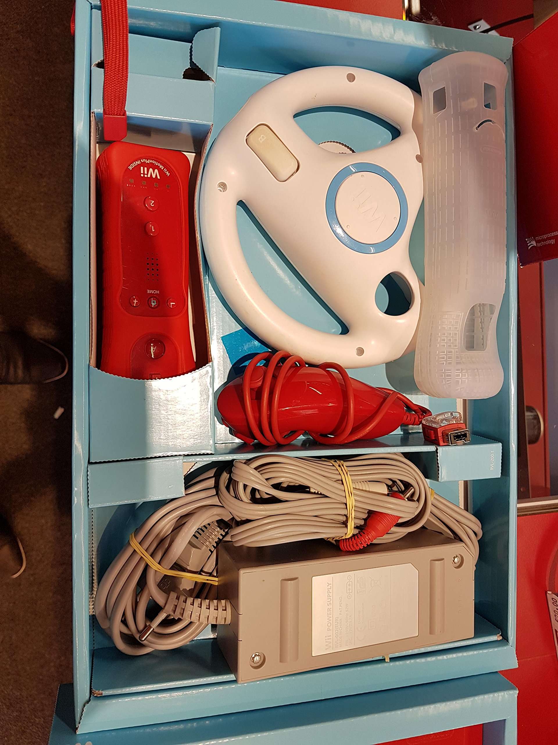 Nintendo Wii Console (Red) 3