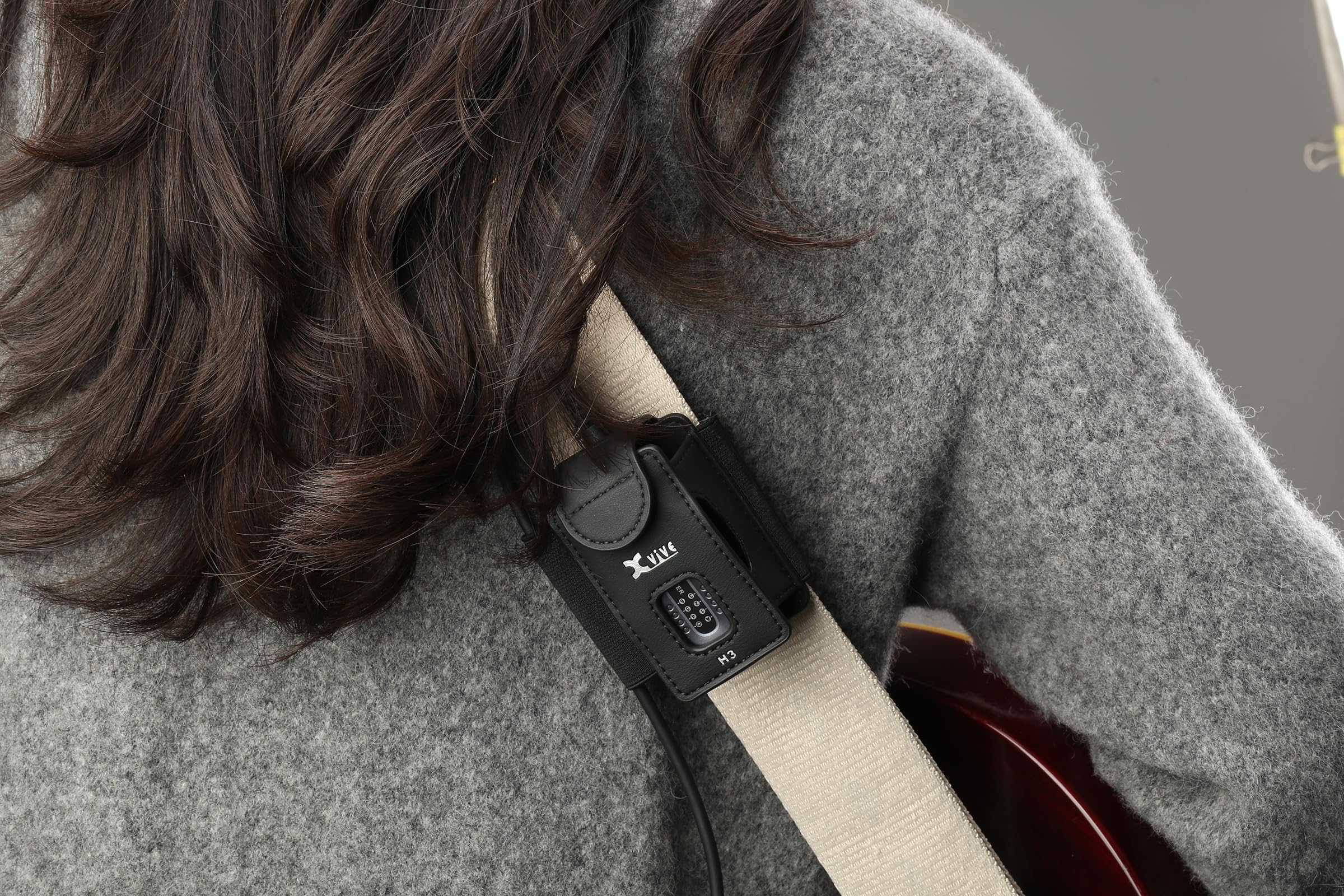 Xvive P58 Wireless Guitar Pedal System with H3 Transmitter Holder with ¼” TS male to ¼” TS Female Adapter 6