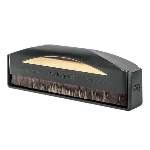 AudioQuest Record Brush Antistatic Carbon Plate Brush 1