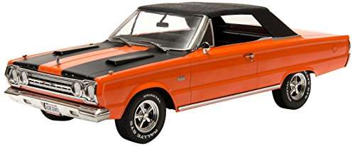 Greenlight Artisan Collection Joe Dirt (2001) 1967 Plymouth Belvedere GTX Convertible Vehicle (1:18 Scale) 1