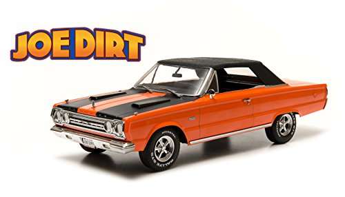 Greenlight Artisan Collection Joe Dirt (2001) 1967 Plymouth Belvedere GTX Convertible Vehicle (1:18 Scale) 2