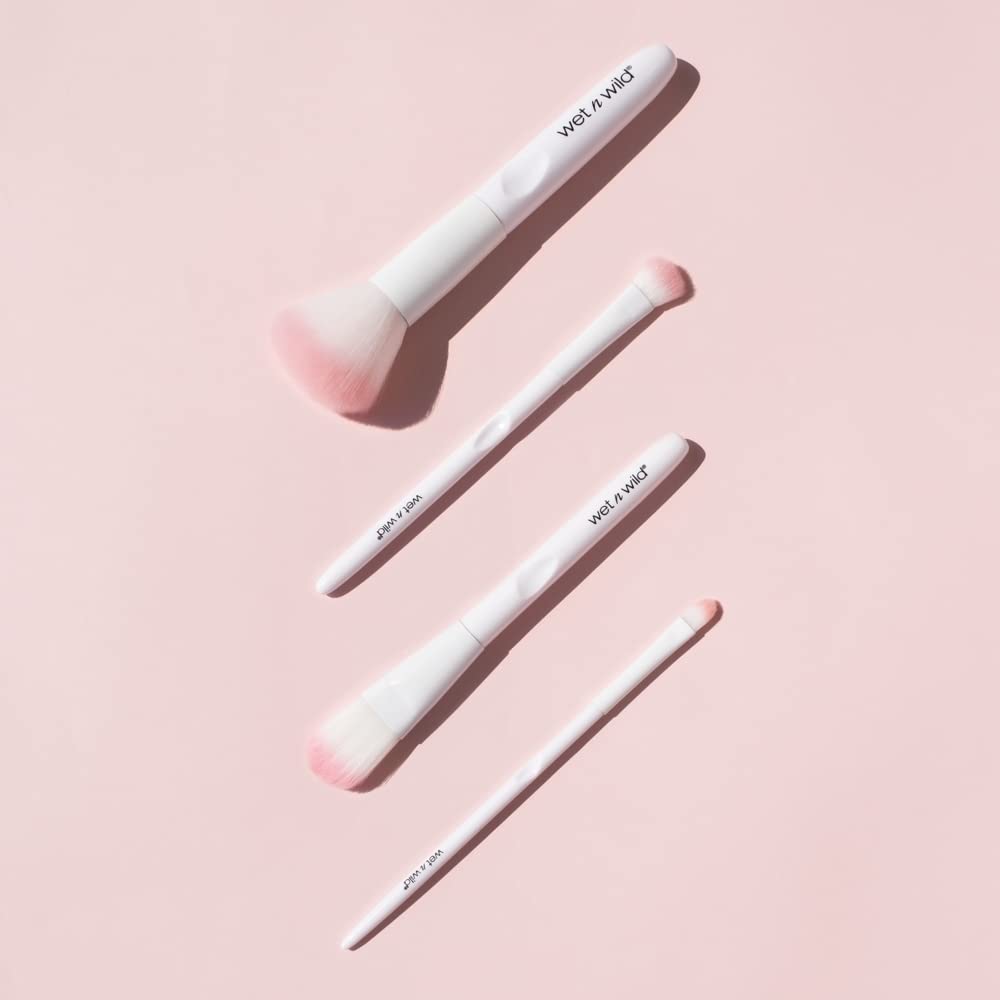 Wet 'n' Wild Makeup Brush, Large Eyeshadow Brush with Rounded and Innovative Bristles and Ergonomic Handle for Blending without Smudging, Easy-to-use Makeup Brushes, 1 Count (Pack of 1) 4