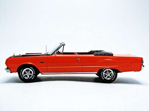 Greenlight Artisan Collection Joe Dirt (2001) 1967 Plymouth Belvedere GTX Convertible Vehicle (1:18 Scale) 3