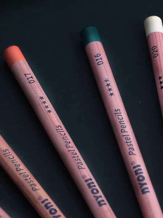 RUJVE Skin Tone Colored Pencils for Portraits and Skintone Artists, 24 Colors Oil Colour Pencils for Drawing, Sketching, Adult Coloring, Shading, Coloring, Layering & Blending (Nyoni-B) 6