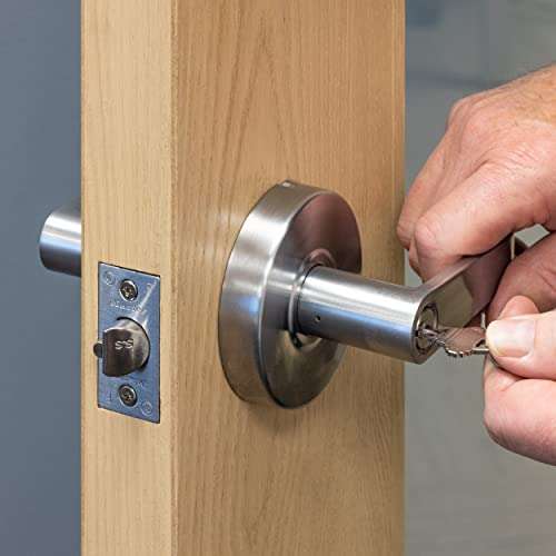 Master Lock Keyed Entry Door Lock, Brushed Chrome Finish Commercial Door Handle, Interior or Exterior Lever Style Locking Door Handle, SLCHKE26D 3