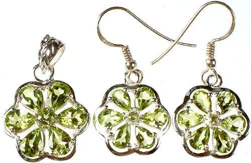 Exotic India Fine Cut Peridot Flower Pendant with Earrings Set - Sterling Silver