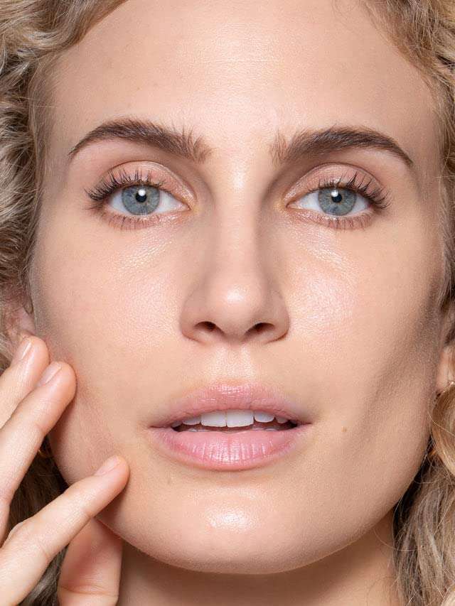 ILIA - True Skin Serum Foundation | Non-comedogenic, Cruelty-Free, Vegan, Weightless Feel, Buildable Coverage, Safe For Sensitive Skin (Molokai SF2.5) 4