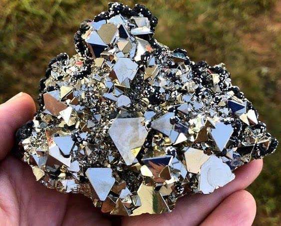 Divinity Crystals Peruvian Pyrite Stone Original Cluster-High Energy Natural Iron Pyrite Rock Geode For Increased Willpower&Manifestation Stone For Attracting Wealth&Abundance(115 G Approx) 3