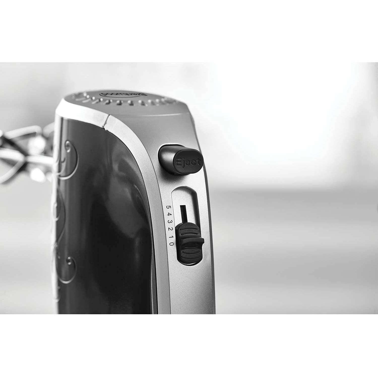 Brentwood Electric Hand Mixer Lightweight 5-Speed, Black 4