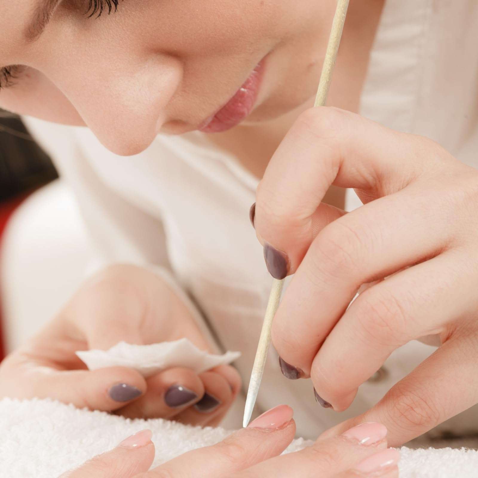 Egaageoi 600 Pcs Microblading Cotton Swabs - 4-Inch Pointed Cotton Swabs with Wood Sticks, Ideal for Nail Care and Manicure, Eyebrow Shaping, Personal Grooming, Makeup Application, and Tight Spaces 5