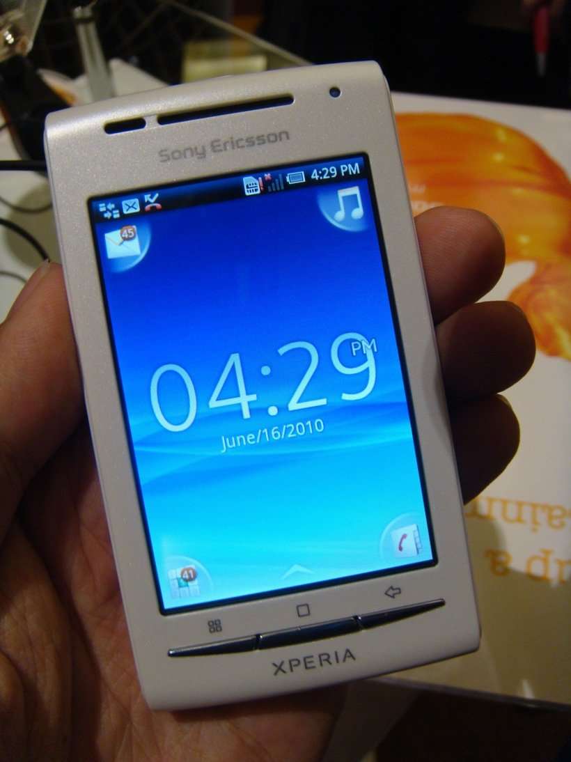 Sony Ericsson XPERIA X8 (E15i) Unlocked GSM Android Smartphone with 3MP Camera, Touchscreen, Wi-Fi, Bluetooth and GPS-International Version with no US Warranty (White) 5