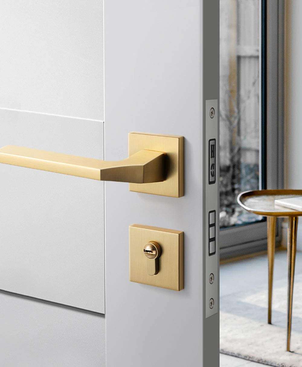 Toy Door Handle with Lock and Key Handleset with Lever Door Handle Door Lever Lock Reversible for Right and Left Indoor and Outdoor Door Lock in Gold Door Handle Entrance Lever with Modern Design 6