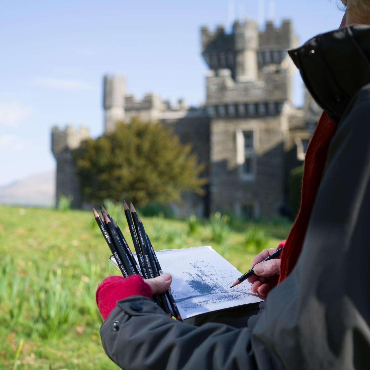 Derwent Graphic Drawing Pencils, Medium, Metal Tin, 12 Count (34214) 4