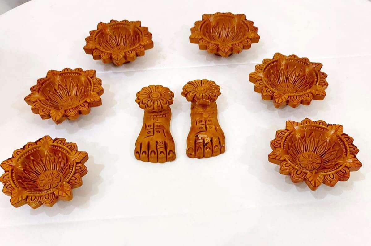 New Inning Associates Clay Earthenware Decorative Handcrafted 2 Pair Laxmi ji charan with Diya Pack of 7 4