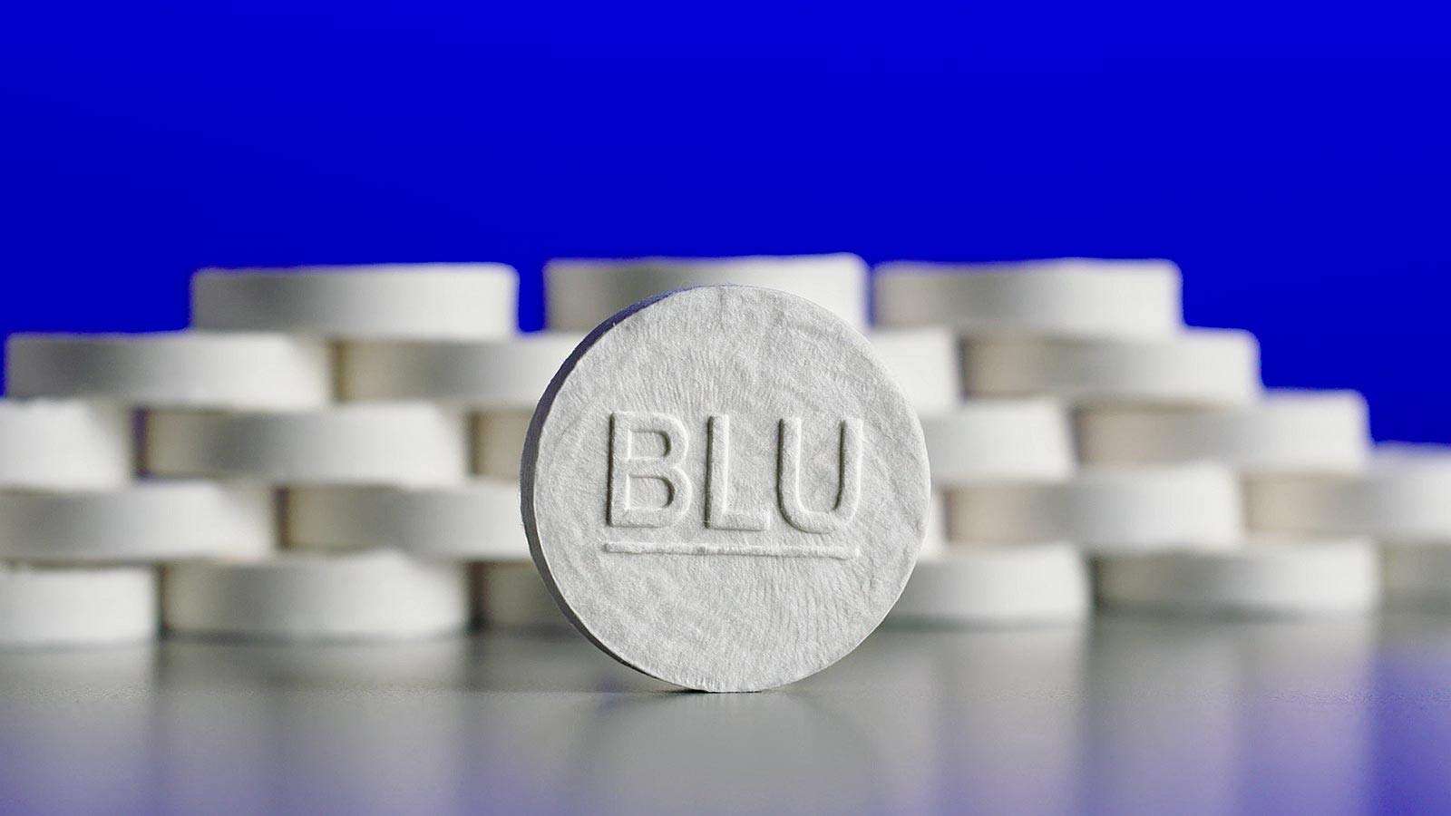 Mercer Culinary BLU Medium-Duty Compressed Foodservice Towel-100/Pack, 9-1/2 x 23-1/2, 100 Pack 3